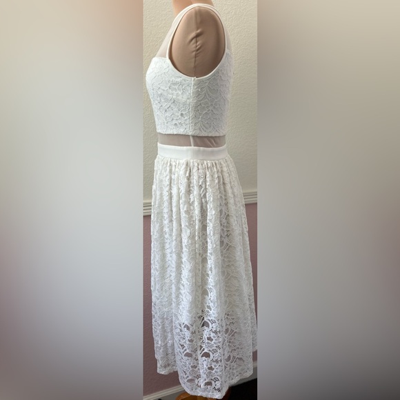 Lace detail dress size Medium NWT🔖🔖 - Picture 5 of 10